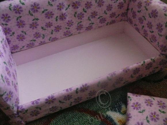 Диван для куклы из дерева